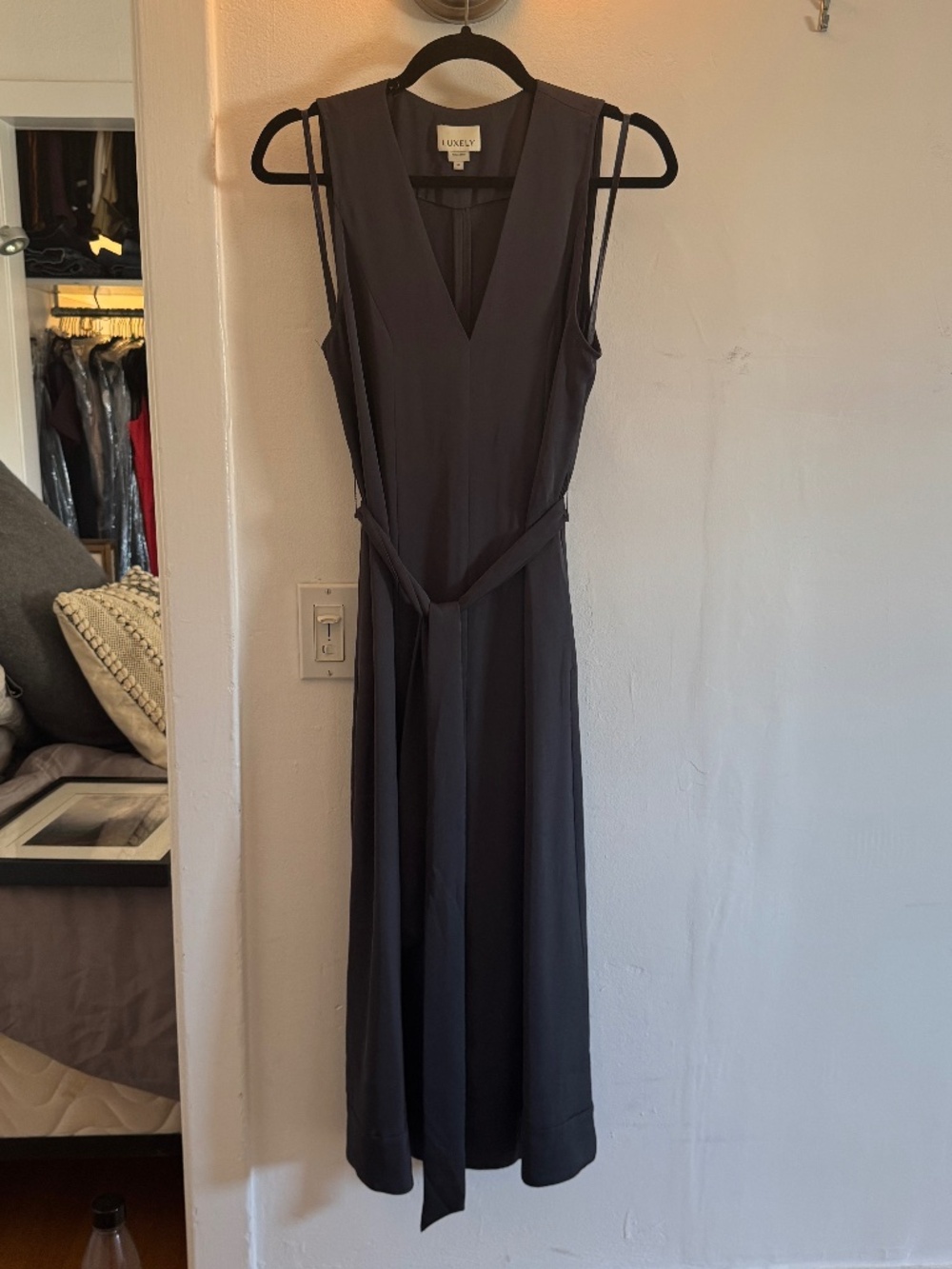 Luxely Satin Dress V Neck w belt - XS
